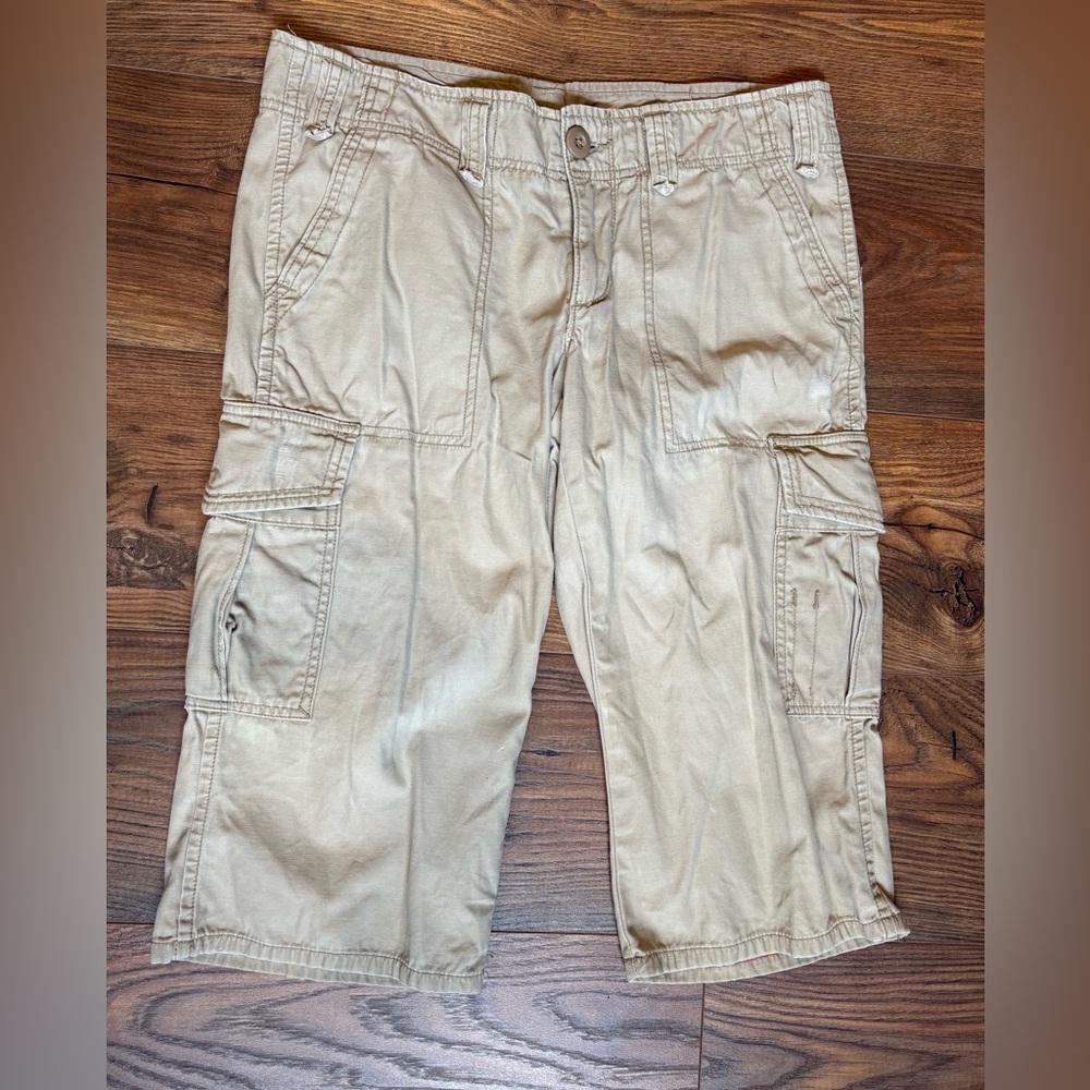 American Eagle size 6 cargo capris